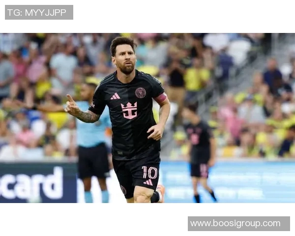 踢爆足球的球星是谁 他如何用力量征服赛场的每个瞬间